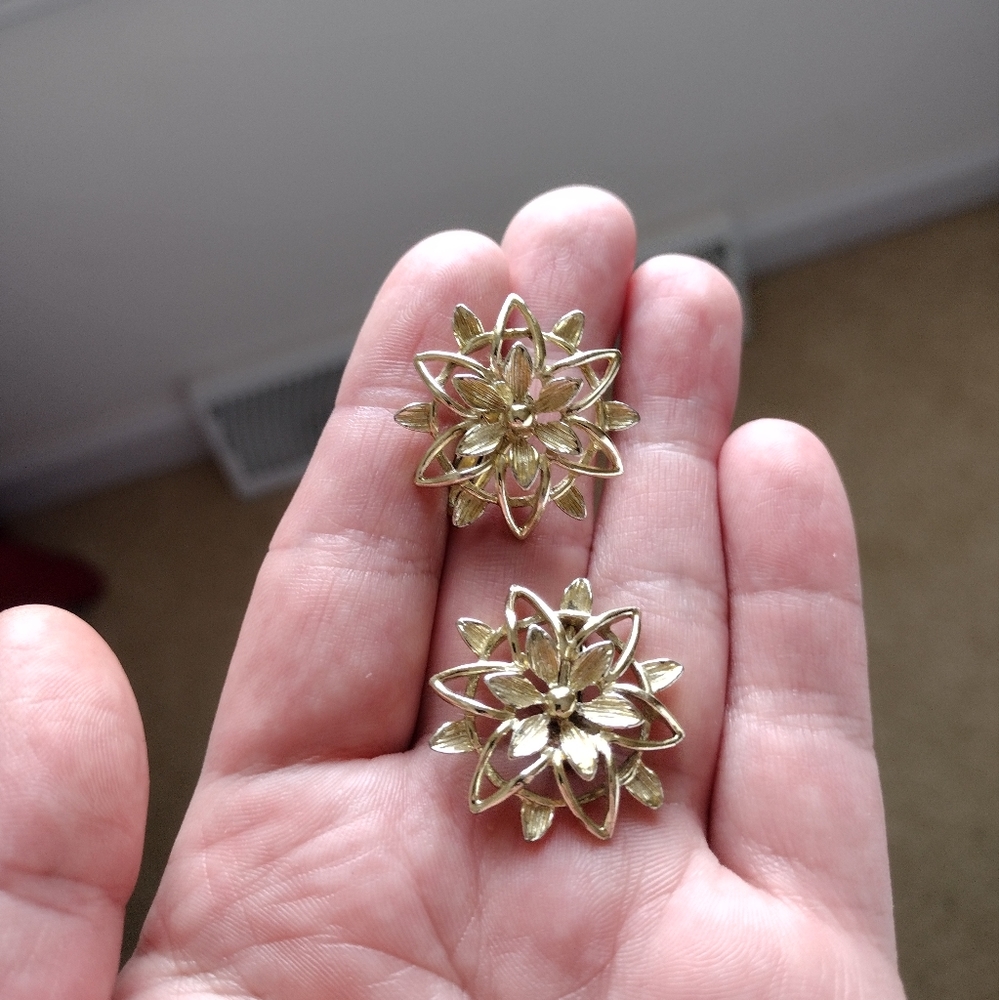Sarah Coventry "Petalure" Clip-On Earrings 1950/60's